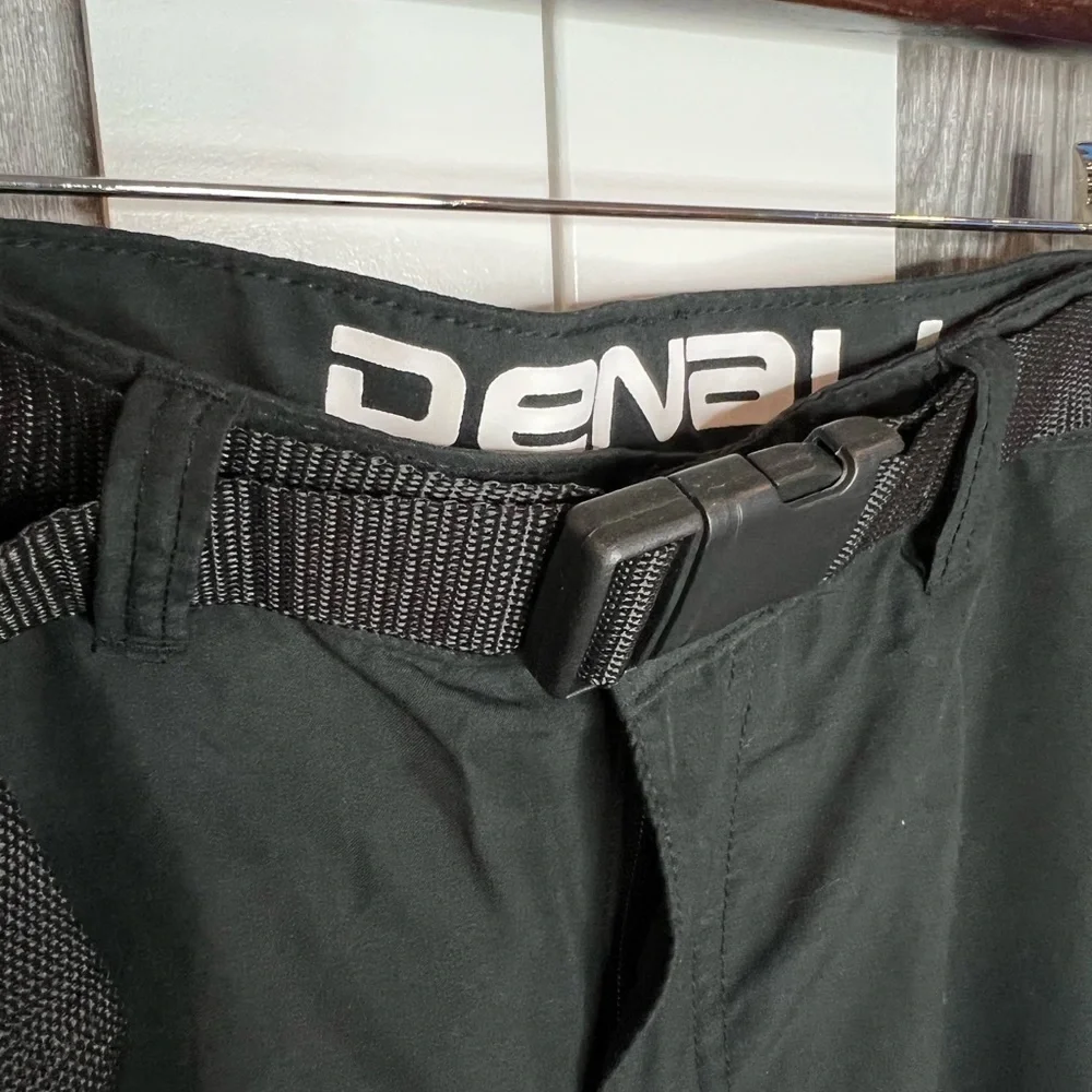 D16.23. Denali Men's Microfiber Pocket Cargo Shorts Black Size 36 - Picture 3 of 8